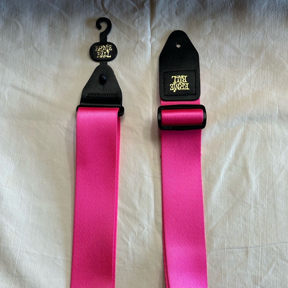 NWOT Ernie Ball Guitor Strap, Color Pink
